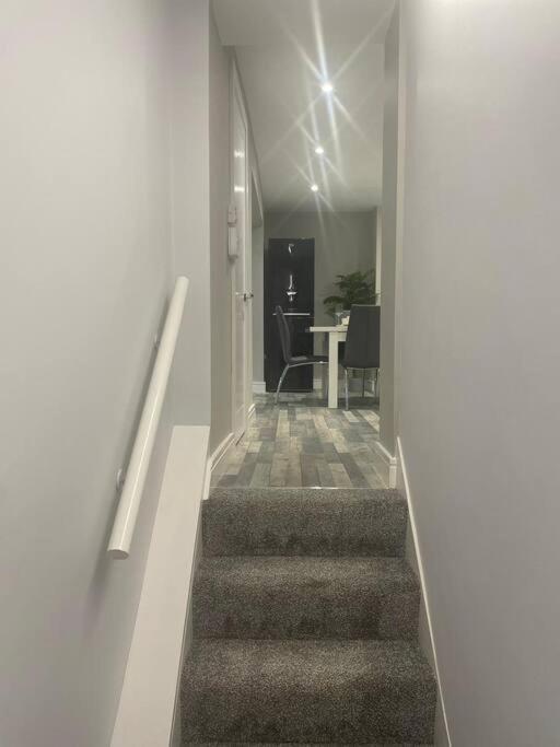 Rivendell Modern 2 Bedroom Apartment In St Peters Village Sleeps 6 Бродстейрс Экстерьер фото