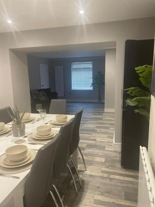Rivendell Modern 2 Bedroom Apartment In St Peters Village Sleeps 6 Бродстейрс Экстерьер фото