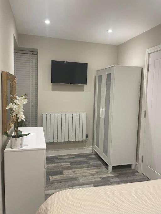 Rivendell Modern 2 Bedroom Apartment In St Peters Village Sleeps 6 Бродстейрс Экстерьер фото